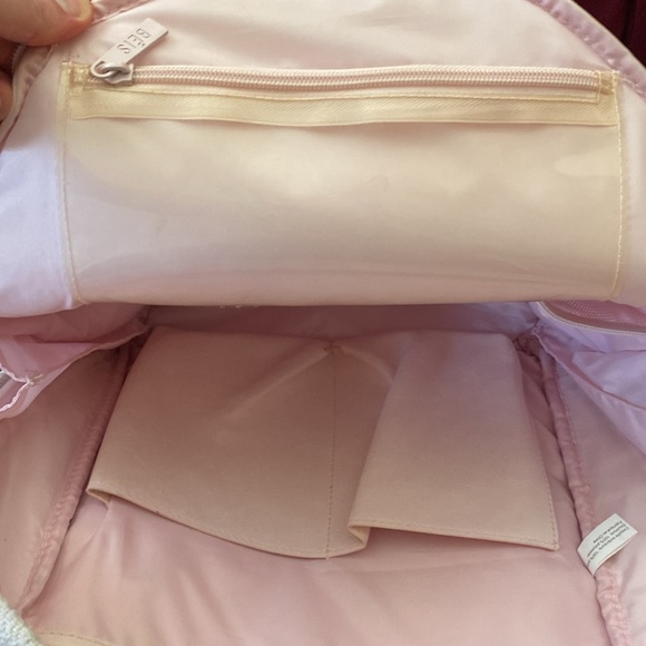 Beis Everyday Backpack in Sakura - Picture 5 of 6